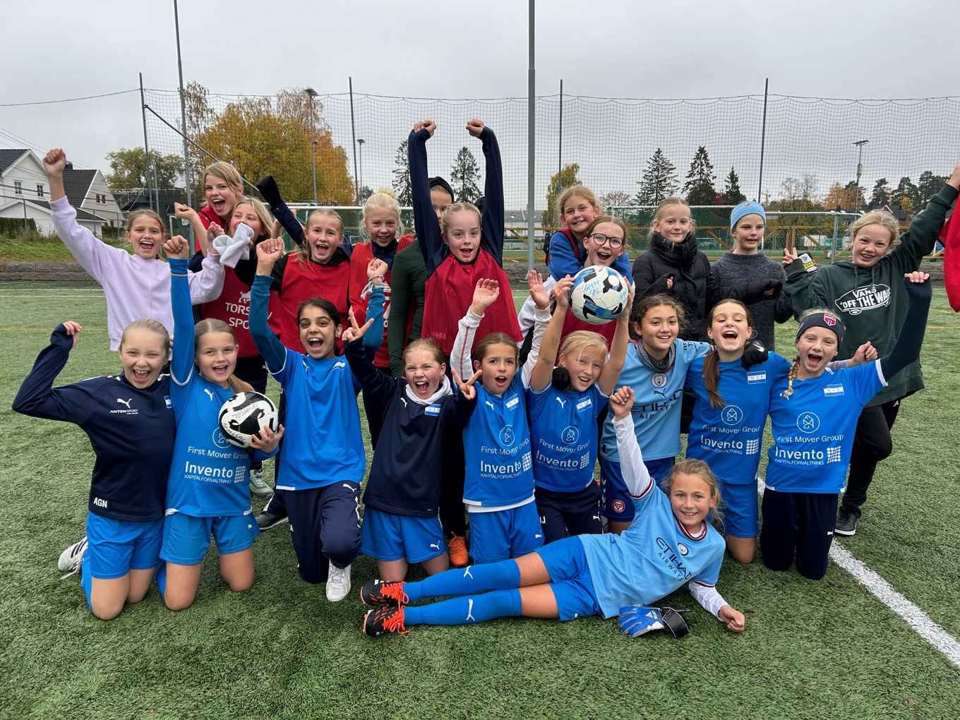 Foto: Harriet Brevig en gruppe mennesker som poserer for et bilde